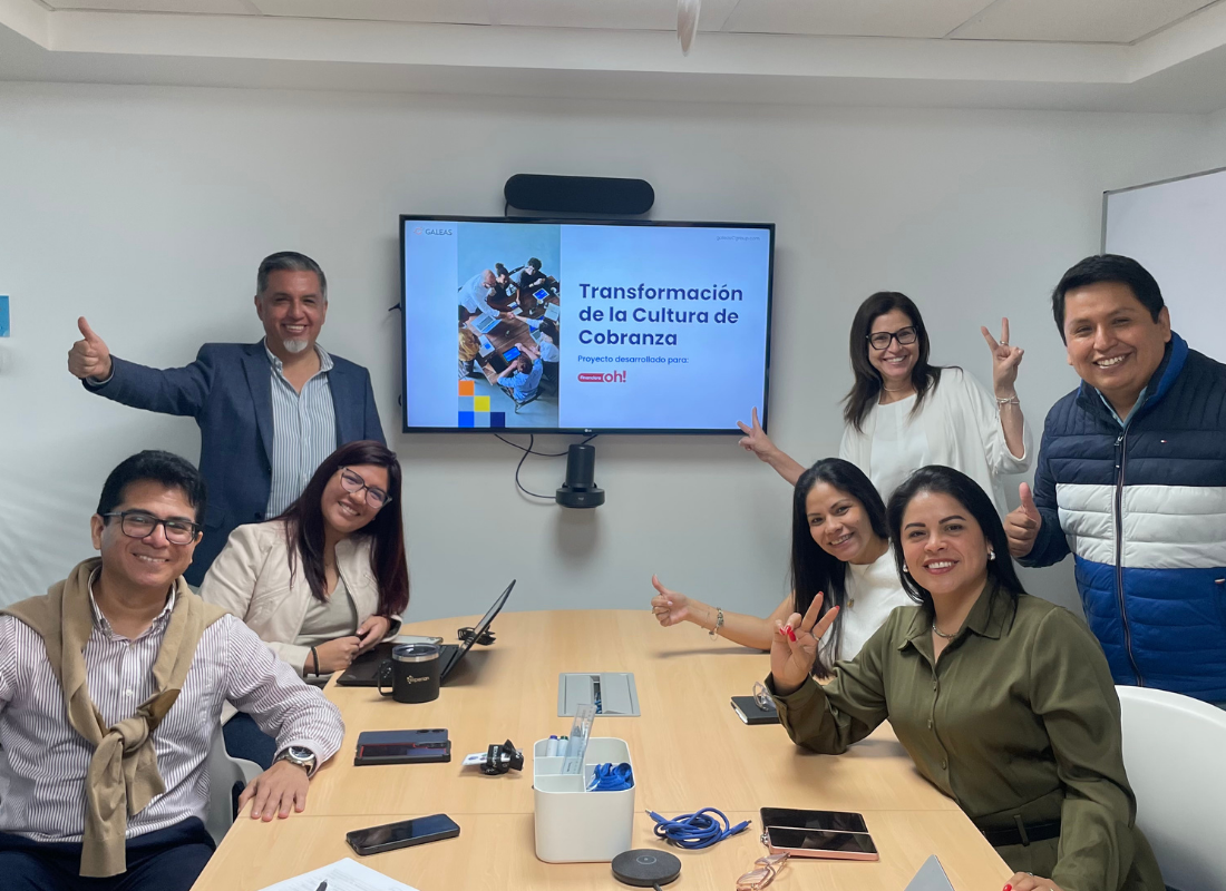 Equipo de líderes en reunión de gobernanza